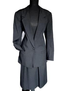 Woman's Vintage -Worthington- Skirt Suit Set